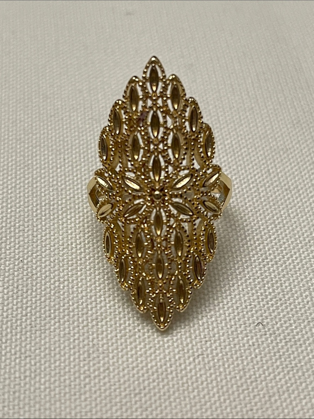 Gold Filigree Statement Ring NEW!              Size 8~